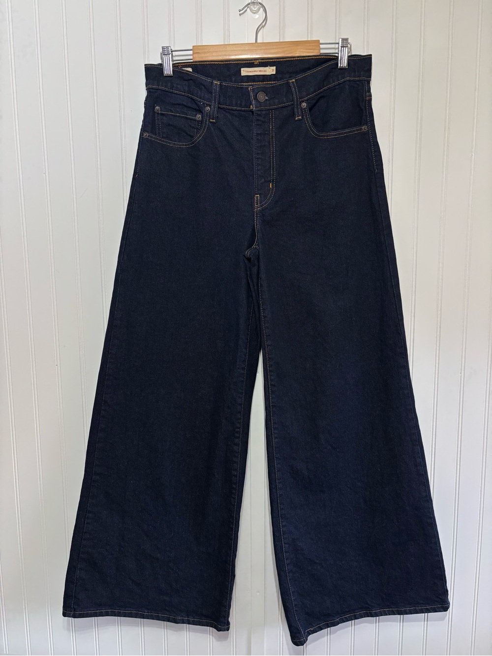 Levi’s Premium 728 High Rise Wide Leg Dark Wash Women’s Jeans Size W31 L32